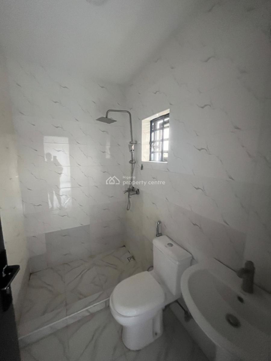 Luxury 2 Bedroom Flat Upstairs, Mobil Road Ilaje, Ajah, Lagos, Flat / Apartment for Rent