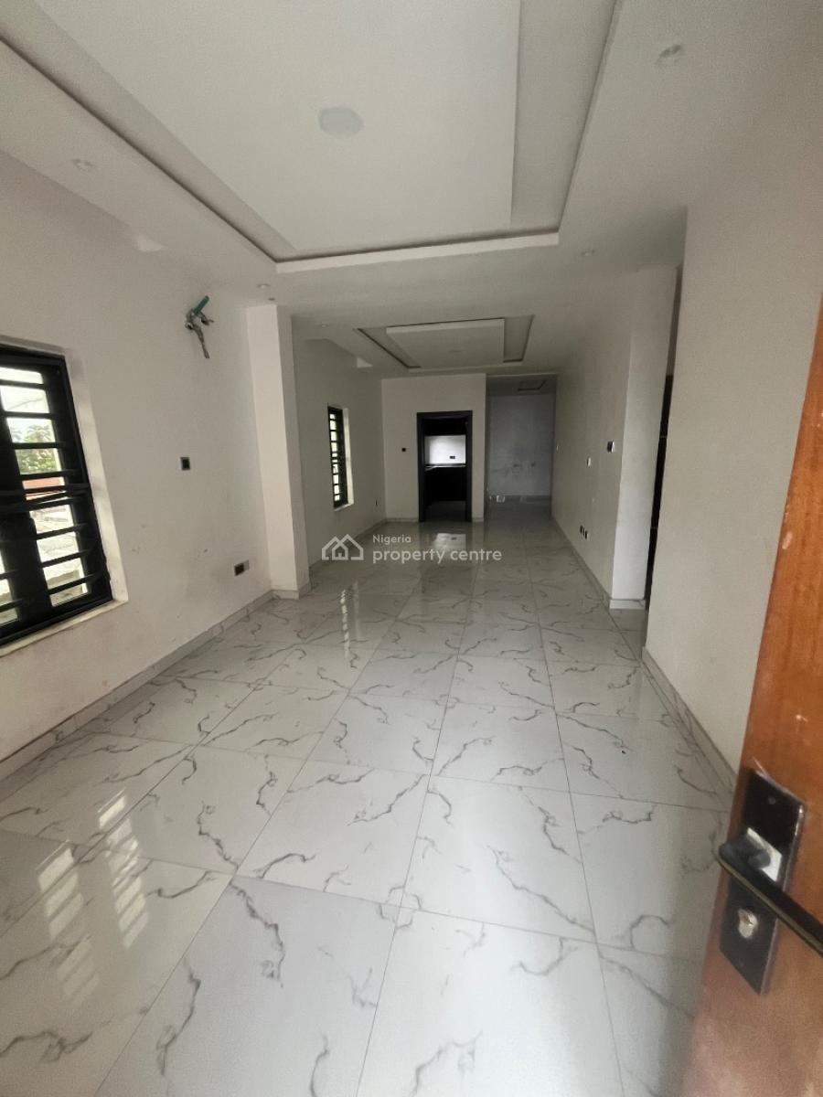 Luxury 2 Bedroom Flat Upstairs, Mobil Road Ilaje, Ajah, Lagos, Flat / Apartment for Rent