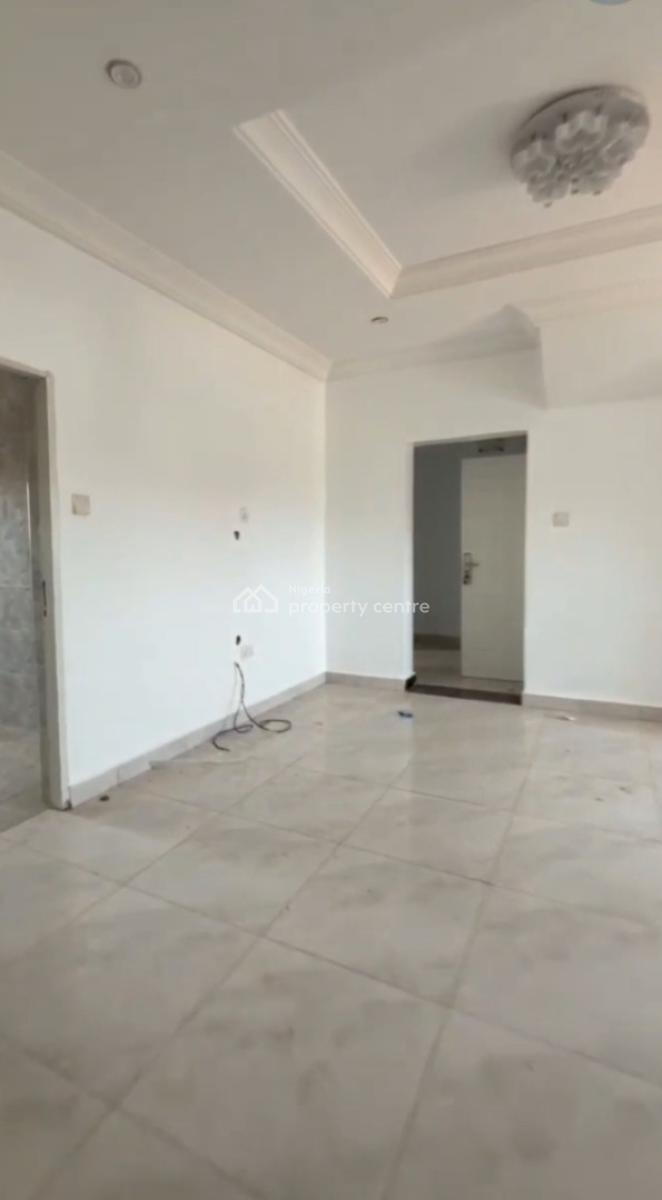 Lovely 1 Bedroom Flat Penthouse Tipper Garage, 3 Minutes Untarred Road, Jahi, Abuja, Flat / Apartment for Rent