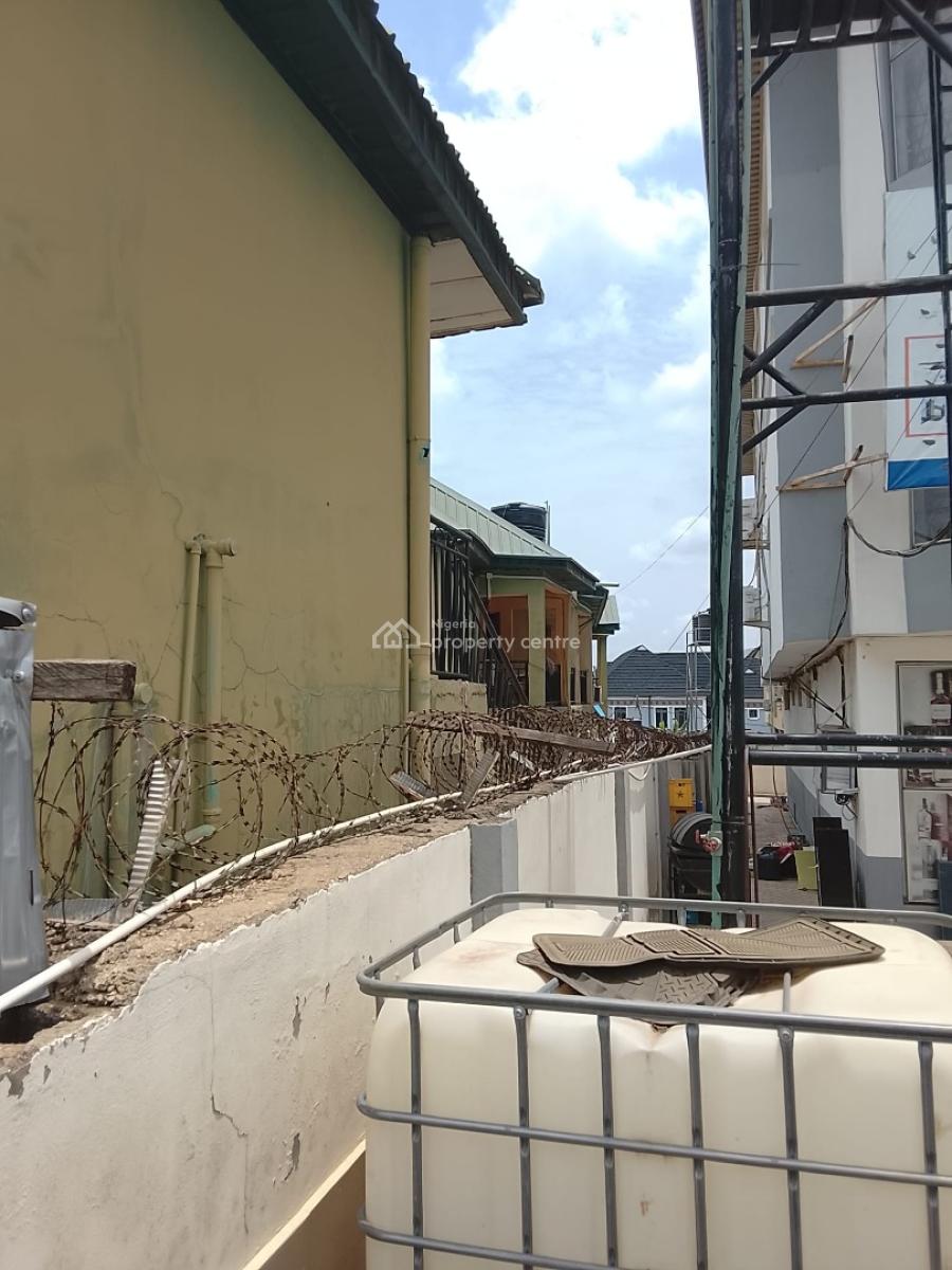 Block of 14 Flats Suitable for Hostel Or Hotel, Akala Express New Garage, Ibadan, Oyo, Block of Flats for Sale