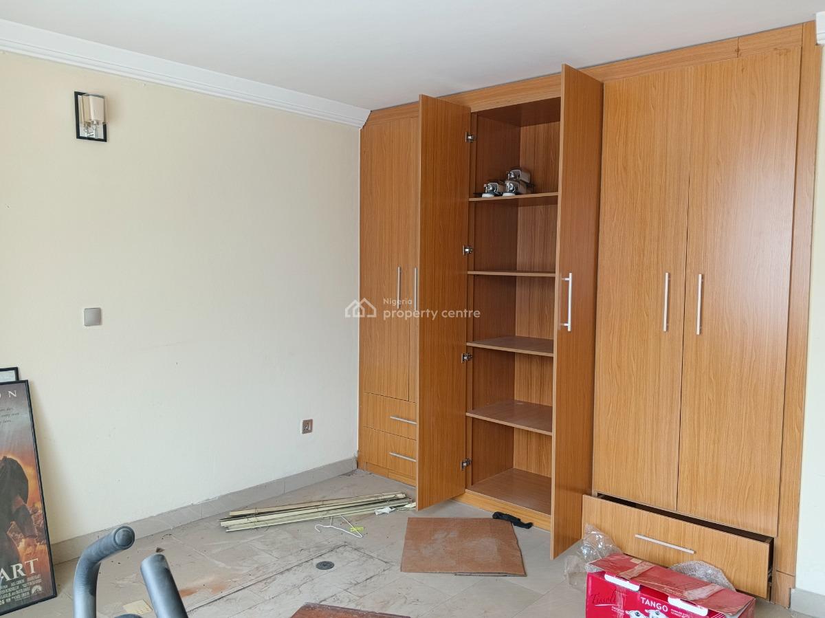 Unfurnished 3 Bedroom Flat Located in a Serene Secured Neighborhood, Ikeja Gra, Ikeja, Lagos, House for Rent