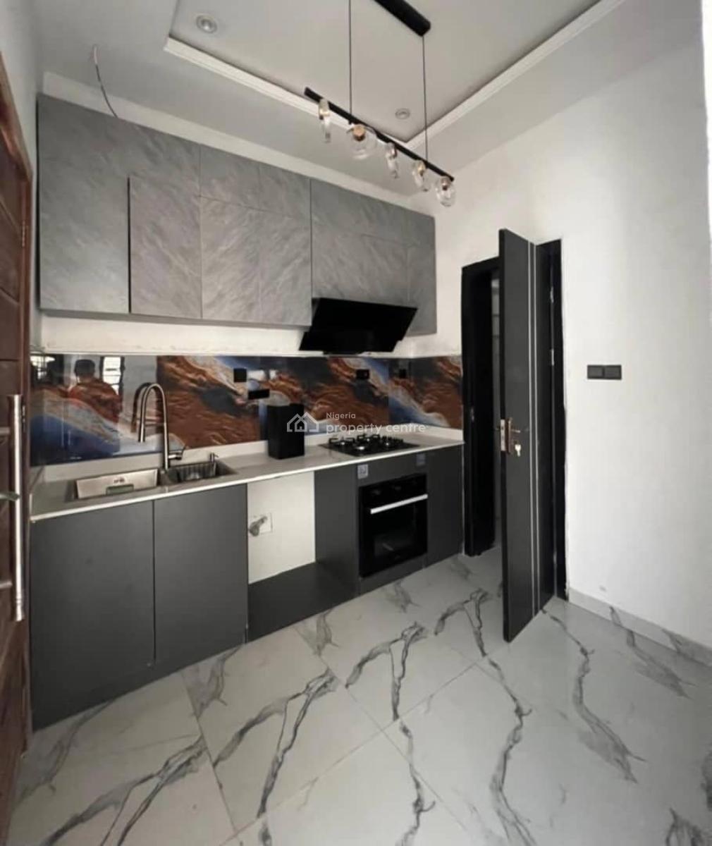 Fully Service 2bedroom Flat Upstairs with Fitted Kitchen with Amenitie, Ologolo, Lekki, Lagos, Flat / Apartment for Rent