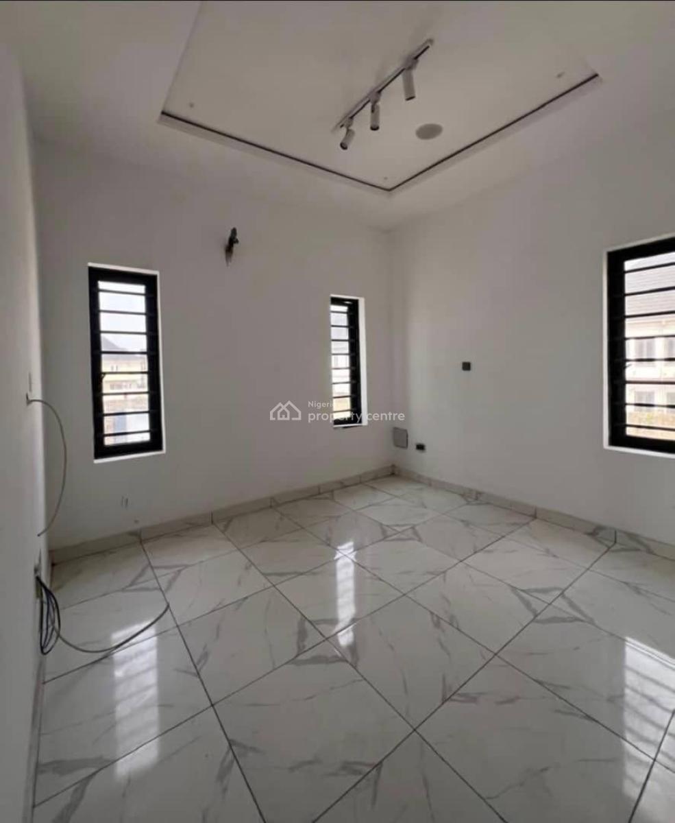 Fully Service 2bedroom Flat Upstairs with Fitted Kitchen with Amenitie, Ologolo, Lekki, Lagos, Flat / Apartment for Rent