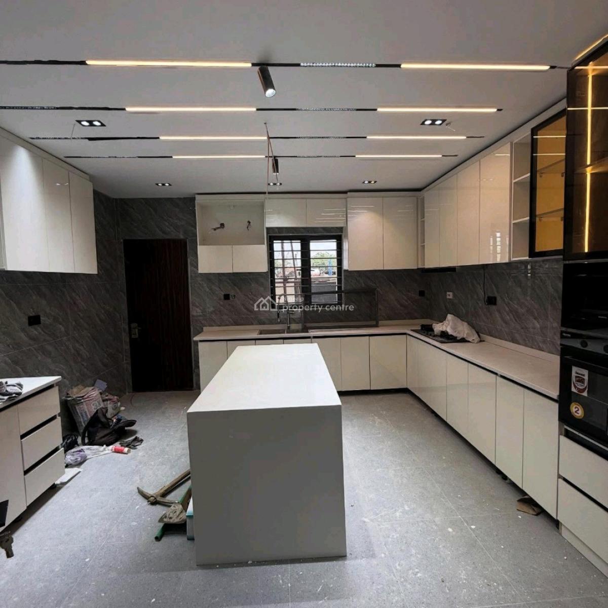 Spacious 4 Bedroom Terrace Duplex with 1 Room Bq  Features 2 Living Ro, Jahi, Abuja, House for Sale