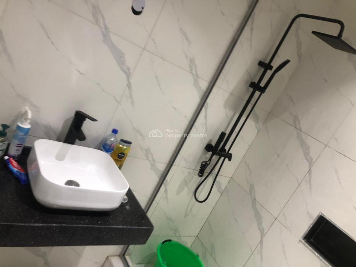 Furnished Room in 3 Bed Apt Sharing Only Kitchen, Pool, Gym, 24hrs Lig, Admiralty Way, Lekki Phase 1, Lekki, Lagos, Self Contain (single Rooms) for Rent