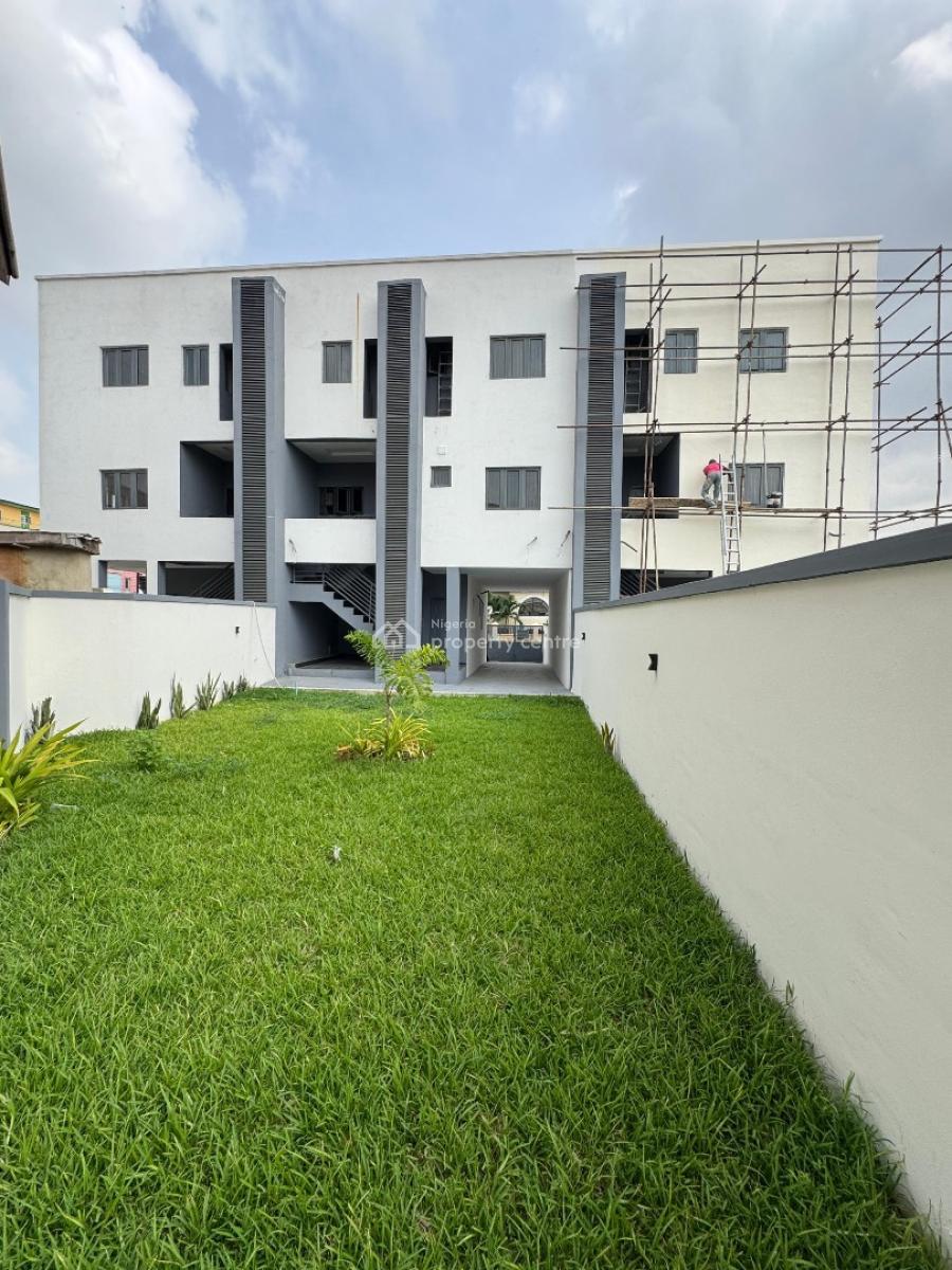Self -compound 4 Bedroom Terrace, Obanikoro, Shomolu, Lagos, Terraced Duplex for Sale