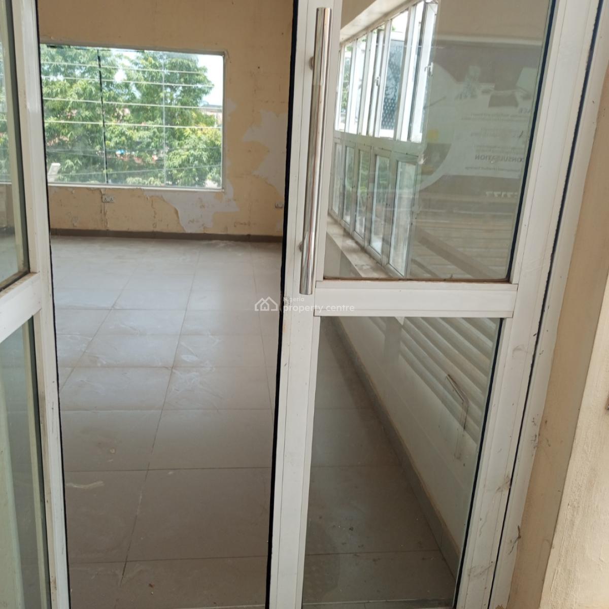 Sharp and Spacious Shop (1st Floor), Awoyaya, Awoyaya, Ibeju Lekki, Lagos, Shop for Rent