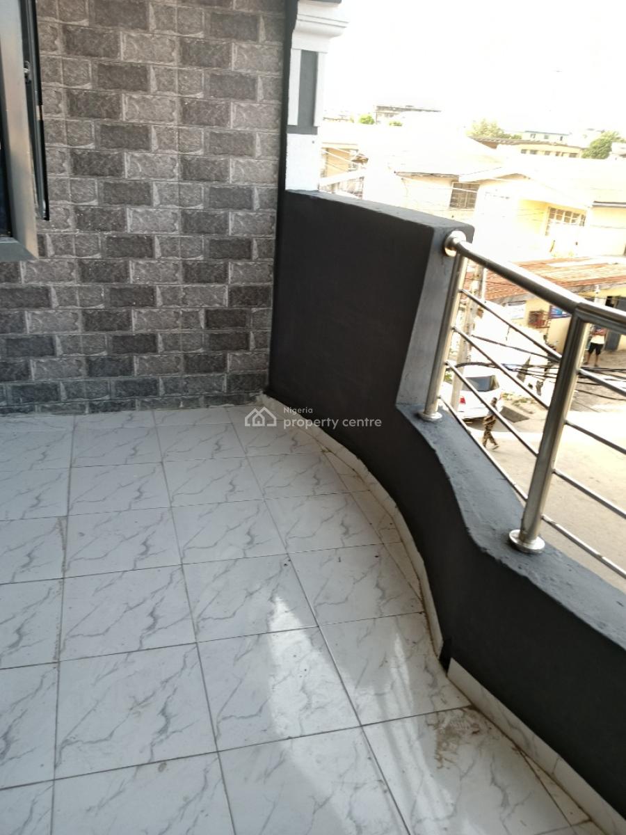 Executive and Spacious 1/2 Bedroom Flat, Off Akobi Crescent, Surulere, Surulere, Lagos, Flat / Apartment for Rent