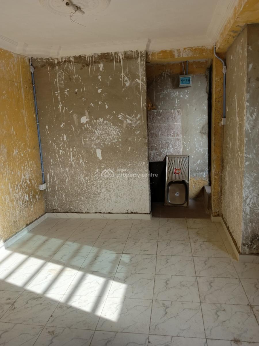 Executive and Spacious 1/2 Bedroom Flat, Off Akobi Crescent, Surulere, Surulere, Lagos, Flat / Apartment for Rent