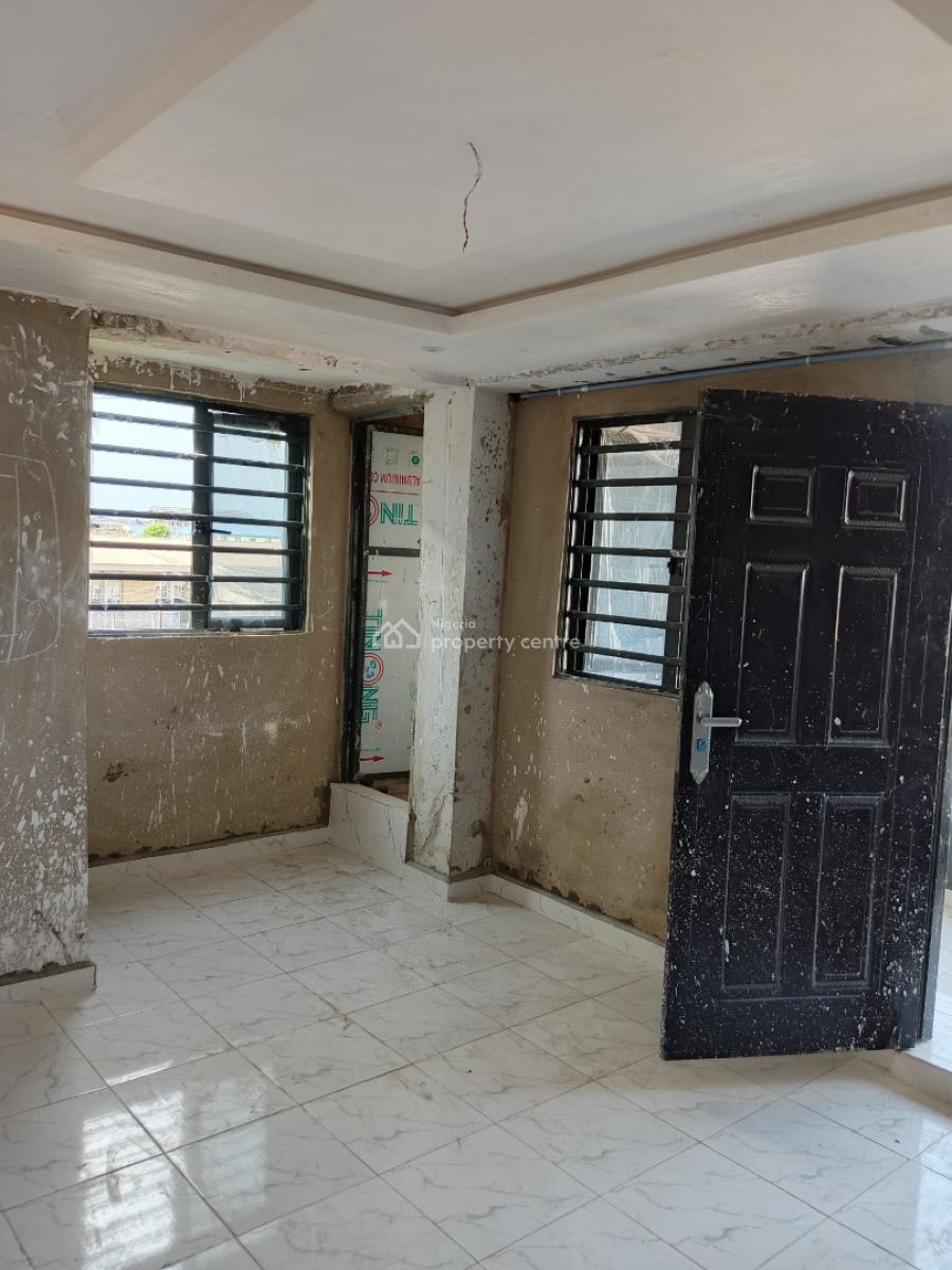 Executive and Spacious 1/2 Bedroom Flat, Off Akobi Crescent, Surulere, Surulere, Lagos, Flat / Apartment for Rent