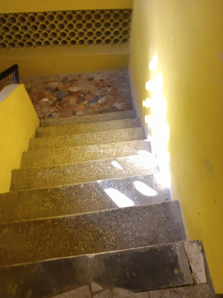 Executive and Spacious 1/2 Bedroom Flat, Off Akobi Crescent, Surulere, Surulere, Lagos, Flat / Apartment for Rent