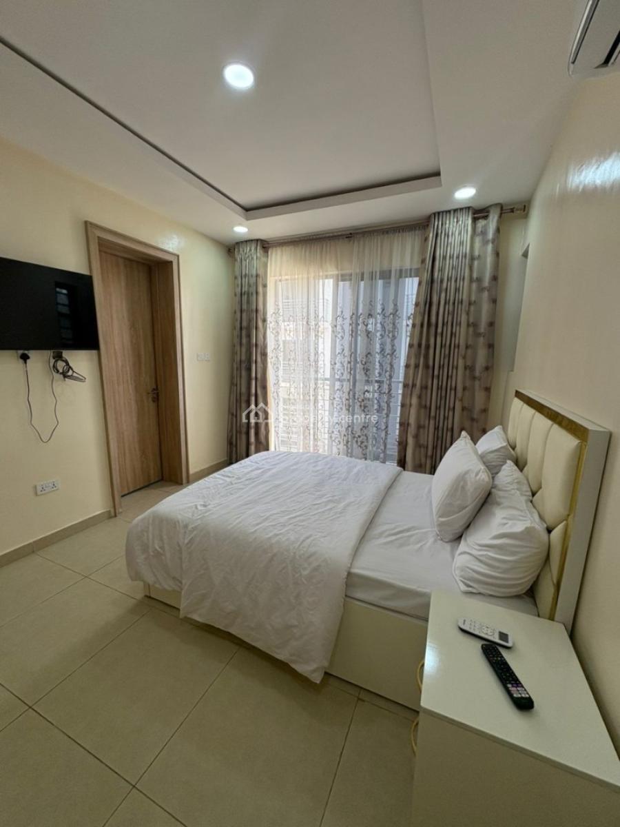Deluxe 3 Bedroom Apartment with Balcony, Parking Space & Wifi, Proximity to The Airport, Comfortable and Secure Environment, Maryland, Lagos, Flat / Apartment Short Let