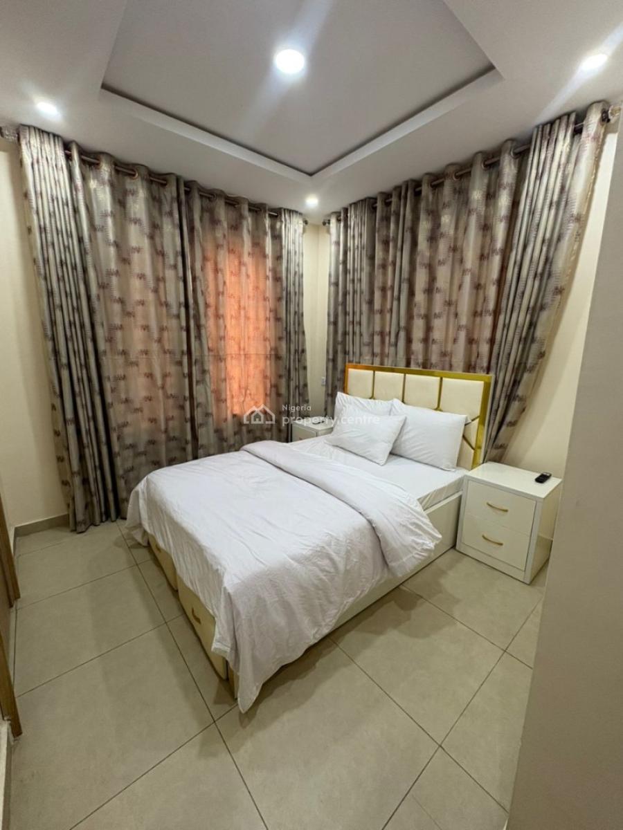 Deluxe 3 Bedroom Apartment with Balcony, Parking Space & Wifi, Proximity to The Airport, Comfortable and Secure Environment, Maryland, Lagos, Flat / Apartment Short Let