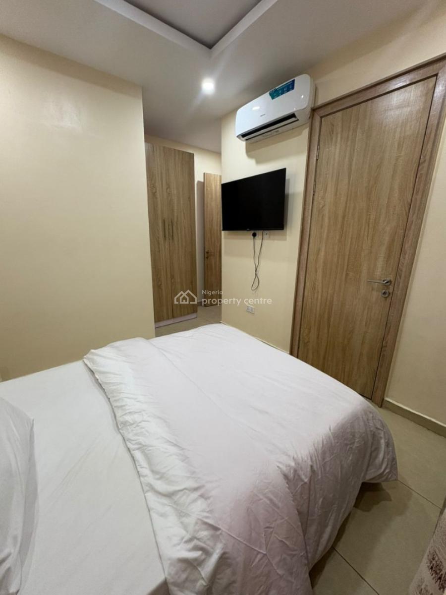 Deluxe 3 Bedroom Apartment with Balcony, Parking Space & Wifi, Proximity to The Airport, Comfortable and Secure Environment, Maryland, Lagos, Flat / Apartment Short Let