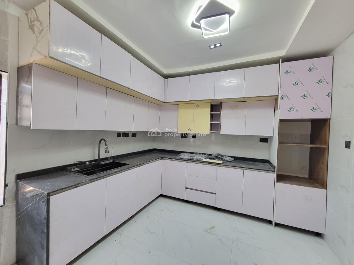 Spacious and Clean 3bedroom Apartment, Orchid Road, Lekki, Lagos, Flat / Apartment for Sale