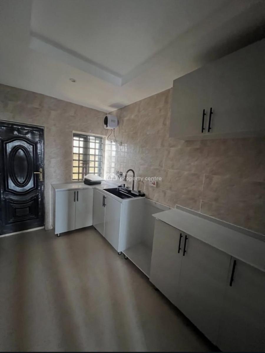 Luxury 3-bedroom Penthouse with Premium Finishing in Ologolo, Ologolo, Lekki, Lagos, Flat / Apartment for Rent