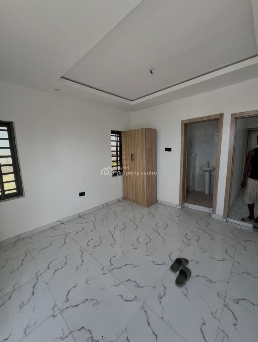 Luxury 3-bedroom Penthouse with Premium Finishing in Ologolo, Ologolo, Lekki, Lagos, Flat / Apartment for Rent