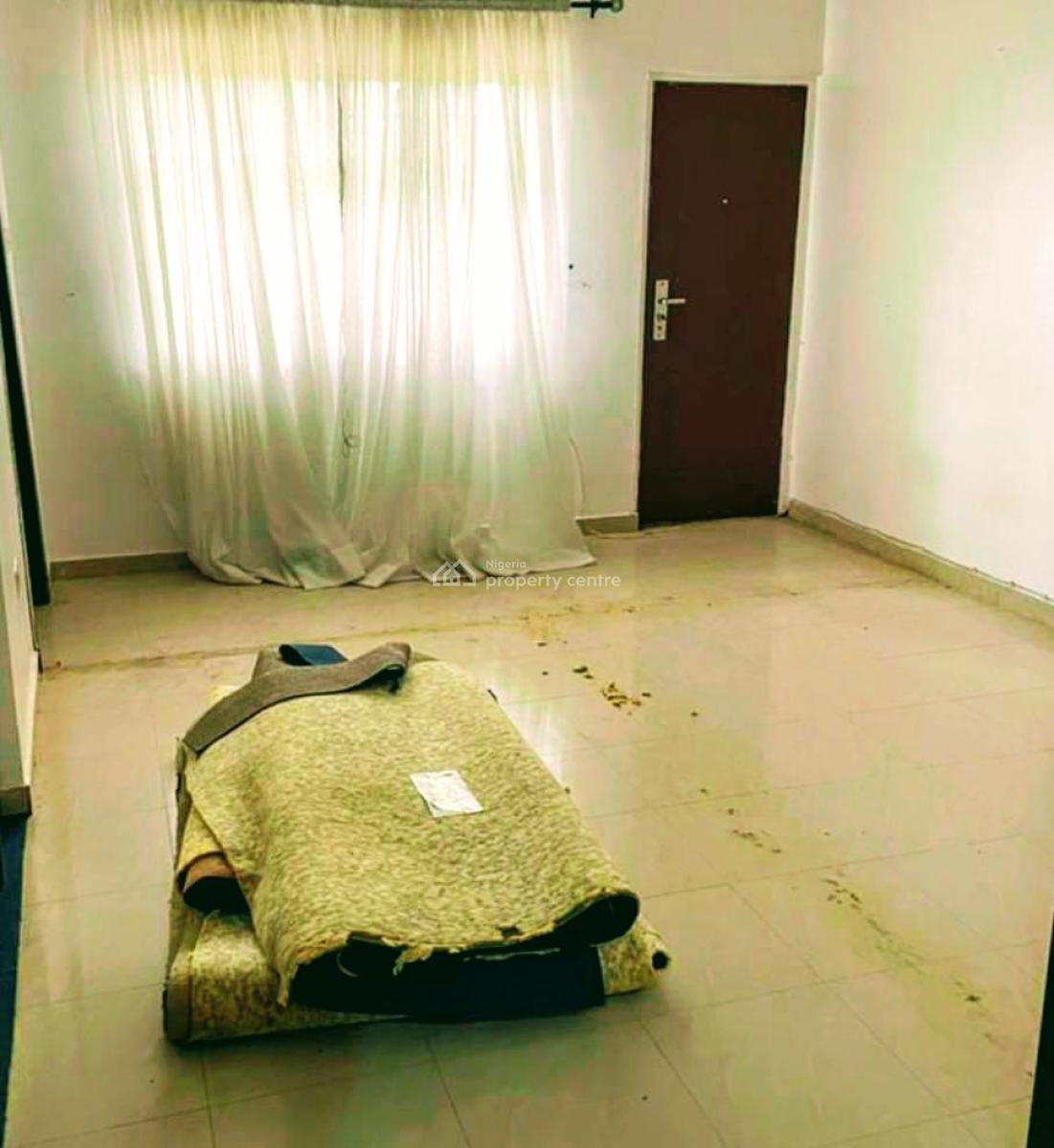 Spacious Single Room in a Shared Apartment, Lekki, Lagos, Flat / Apartment for Rent