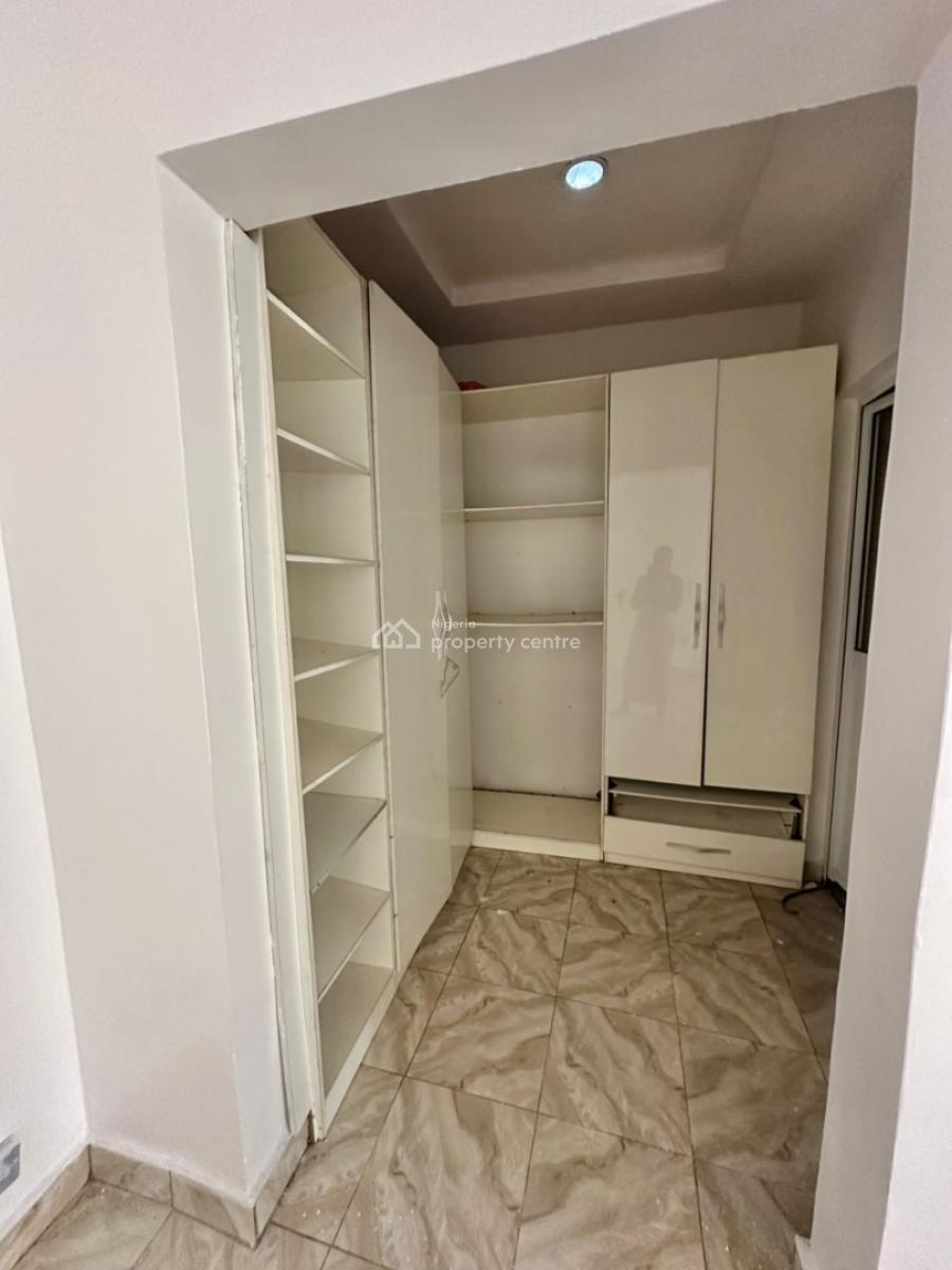 Spacious Masters Bedroom at Chevron Alternative Lekki, Chevron Alternative Lekki Lagos, Lekki, Lagos, Flat / Apartment for Rent