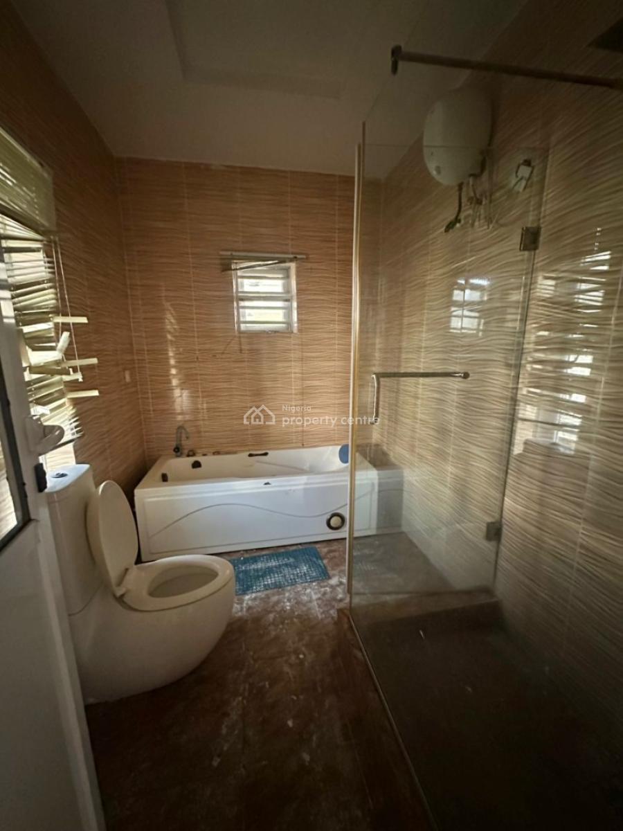 Spacious Masters Bedroom at Chevron Alternative Lekki, Chevron Alternative Lekki Lagos, Lekki, Lagos, Flat / Apartment for Rent