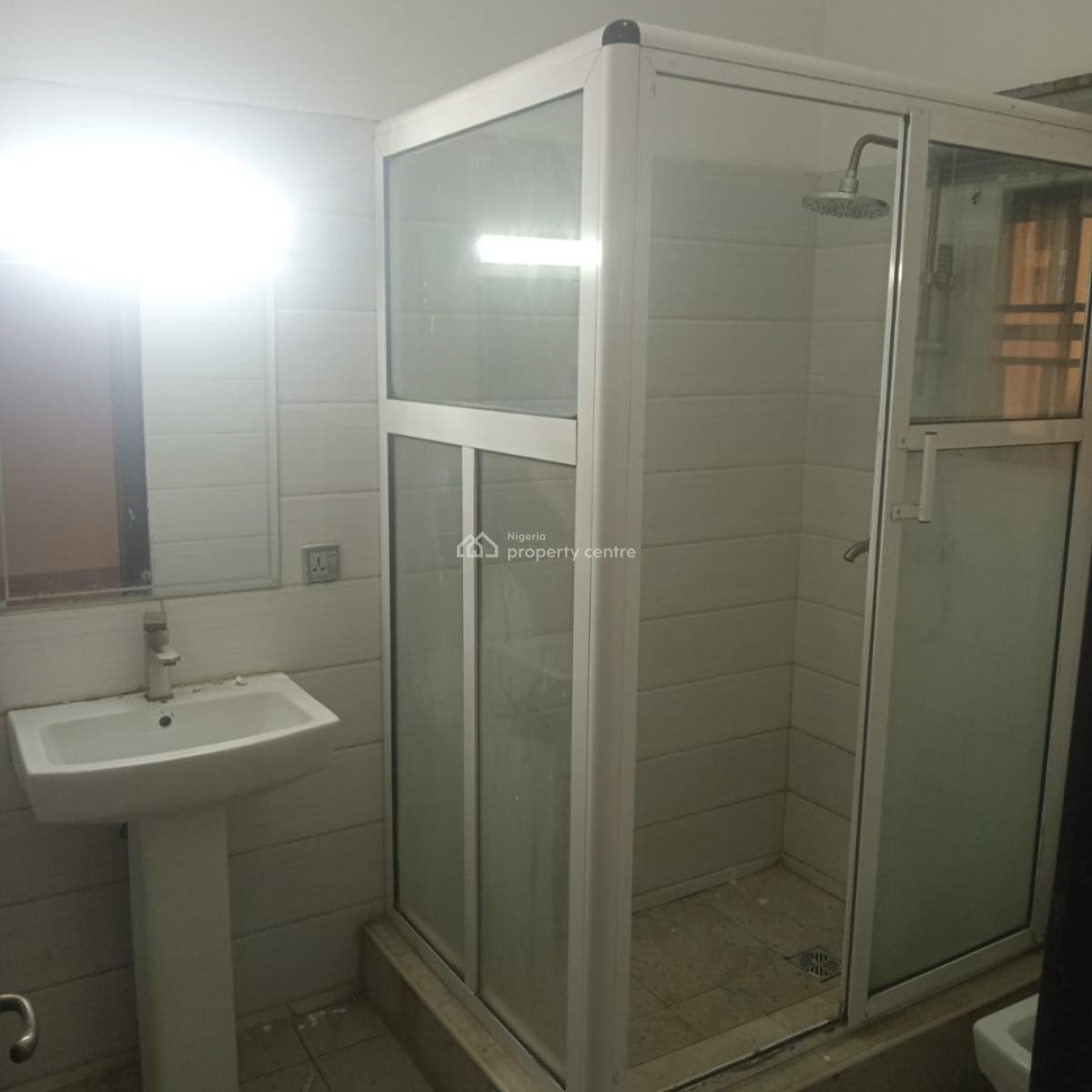 Newly Renovated 3 Bedroom Flat with Bq & Swimming Pool, Lekki Phase 1, Lekki, Lagos, Flat / Apartment for Rent