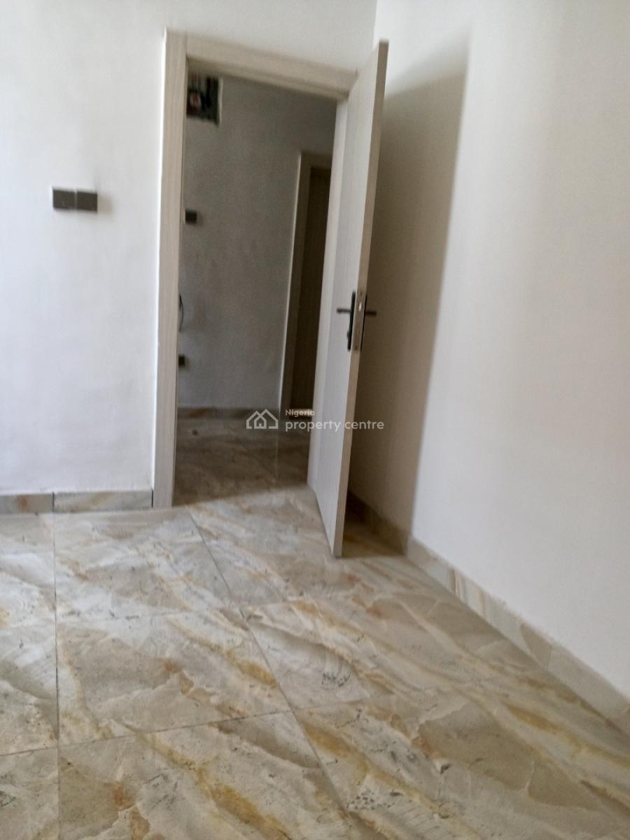 Distress 4bedroom Semi Detached Duplex with Bq, Vgc, Lekki, Lagos, Semi-detached Duplex for Sale