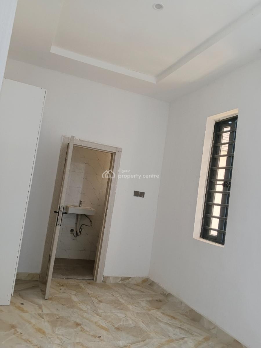 Distress 4bedroom Semi Detached Duplex with Bq, Vgc, Lekki, Lagos, Semi-detached Duplex for Sale