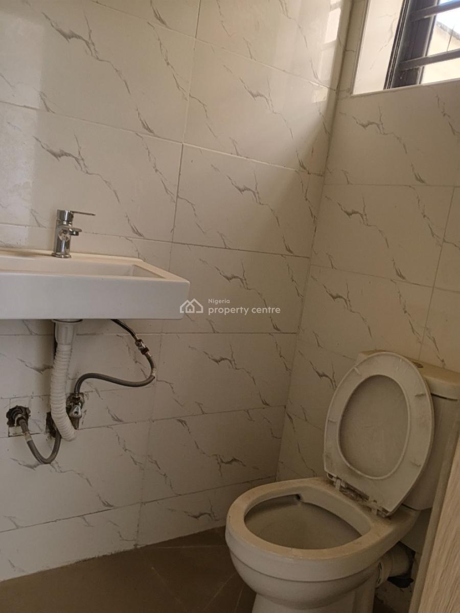 Distress 4bedroom Semi Detached Duplex with Bq, Vgc, Lekki, Lagos, Semi-detached Duplex for Sale