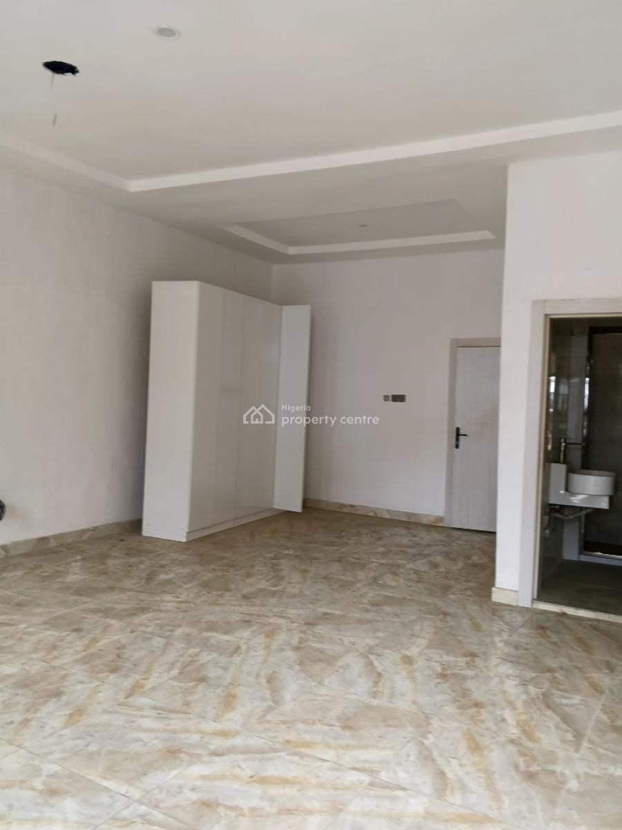 Distress 4bedroom Semi Detached Duplex with Bq, Vgc, Lekki, Lagos, Semi-detached Duplex for Sale