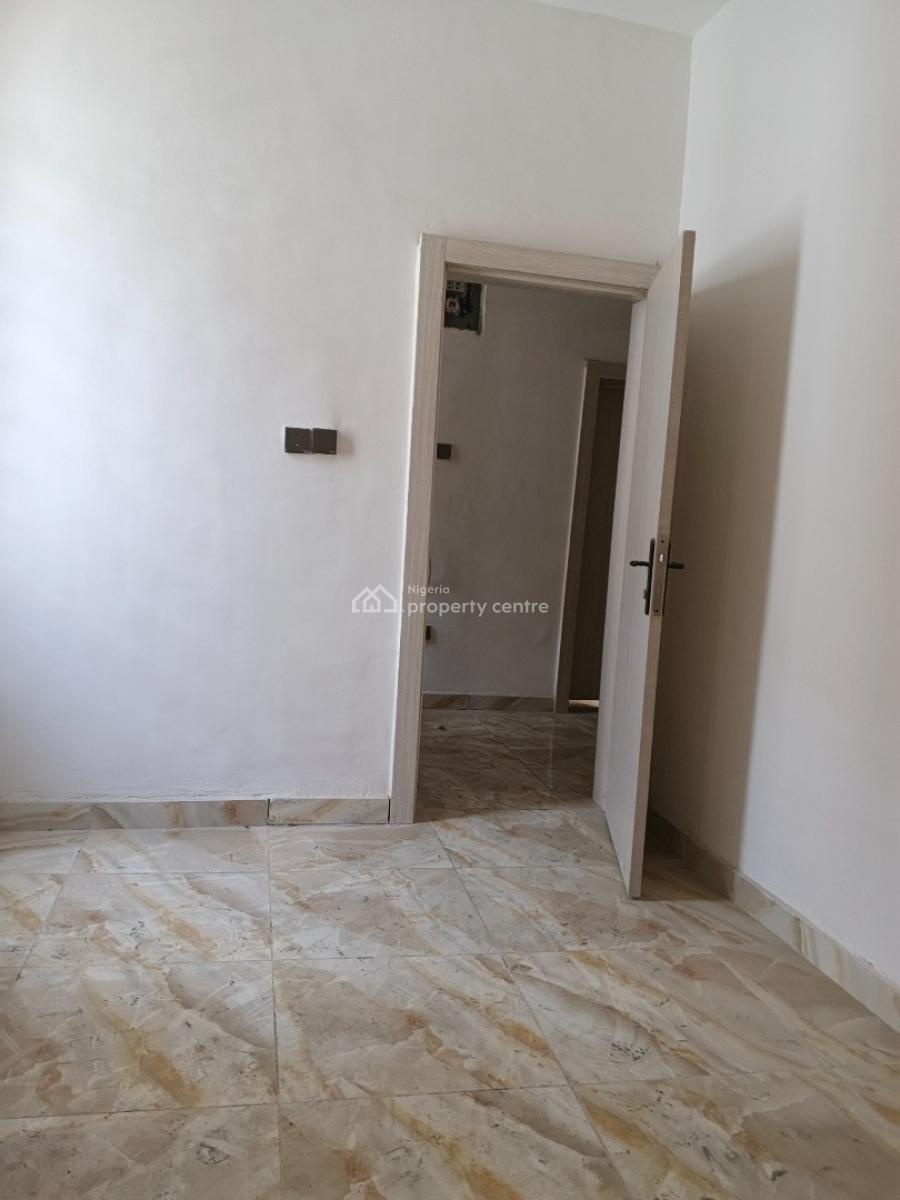 Distress 4bedroom Semi Detached Duplex with Bq, Vgc, Lekki, Lagos, Semi-detached Duplex for Sale