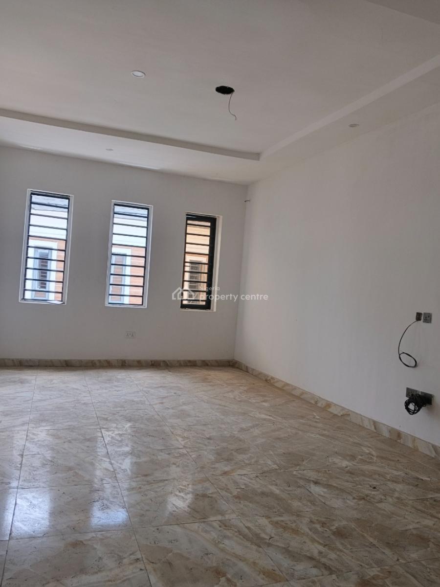 Distress 4bedroom Semi Detached Duplex with Bq, Vgc, Lekki, Lagos, Semi-detached Duplex for Sale