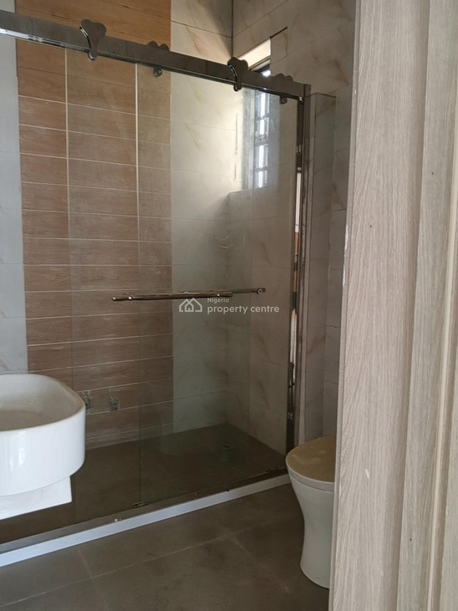 Distress 4bedroom Semi Detached Duplex with Bq, Vgc, Lekki, Lagos, Semi-detached Duplex for Sale