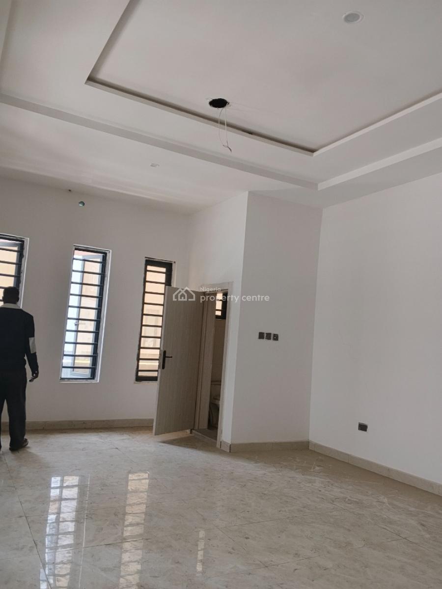 Distress 4bedroom Semi Detached Duplex with Bq, Vgc, Lekki, Lagos, Semi-detached Duplex for Sale