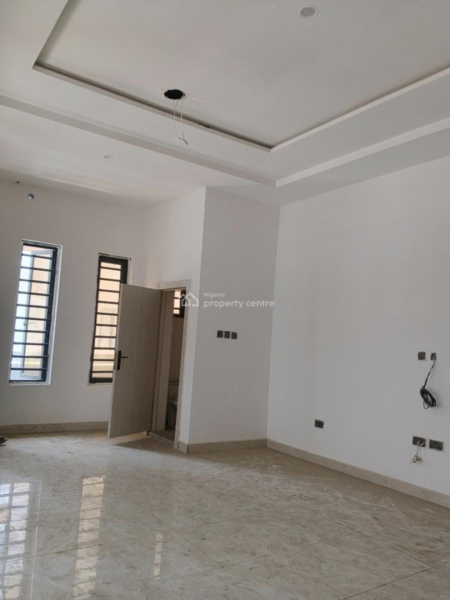 Distress 4bedroom Semi Detached Duplex with Bq, Vgc, Lekki, Lagos, Semi-detached Duplex for Sale