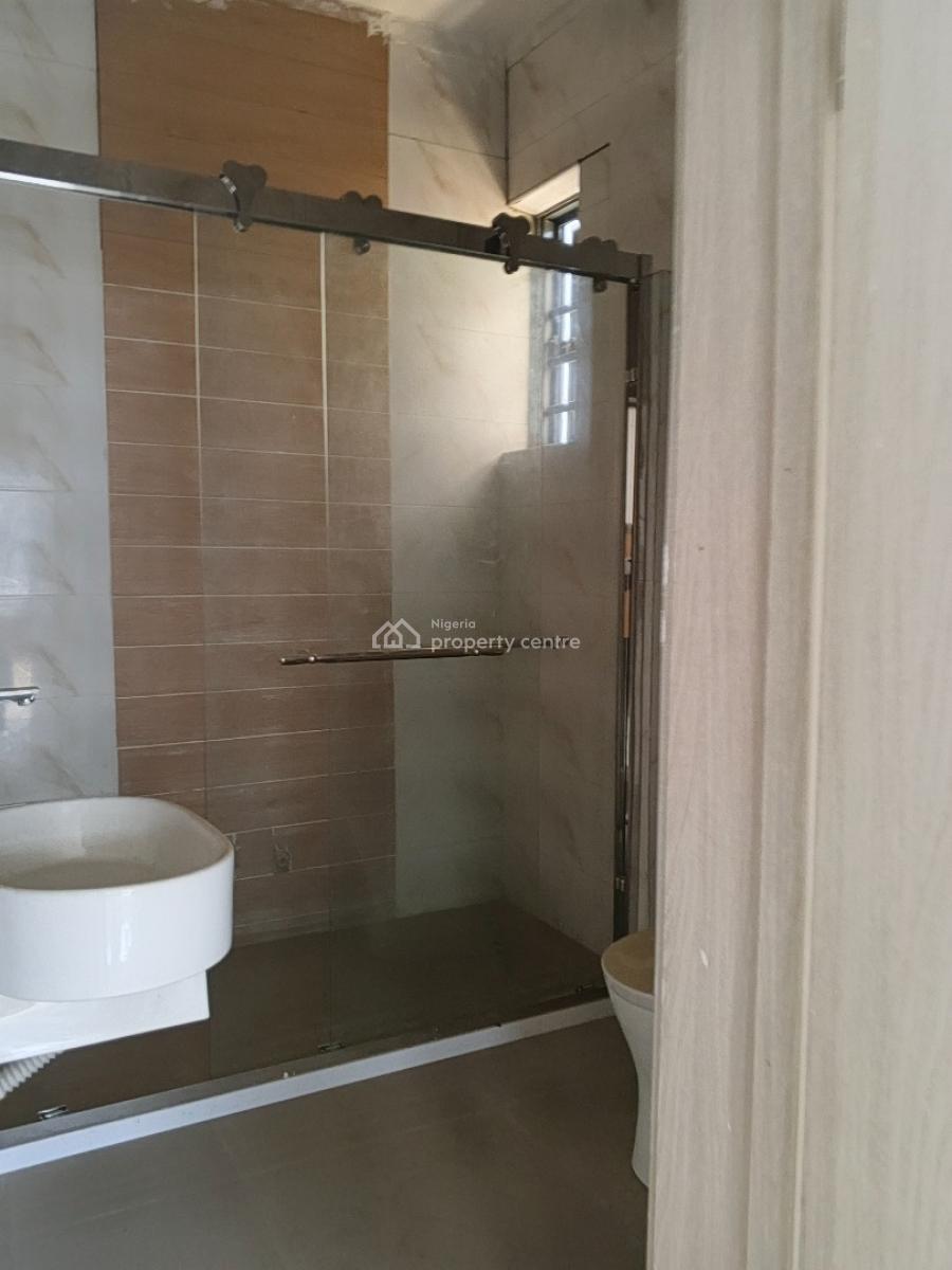 Distress 4bedroom Semi Detached Duplex with Bq, Vgc, Lekki, Lagos, Semi-detached Duplex for Sale