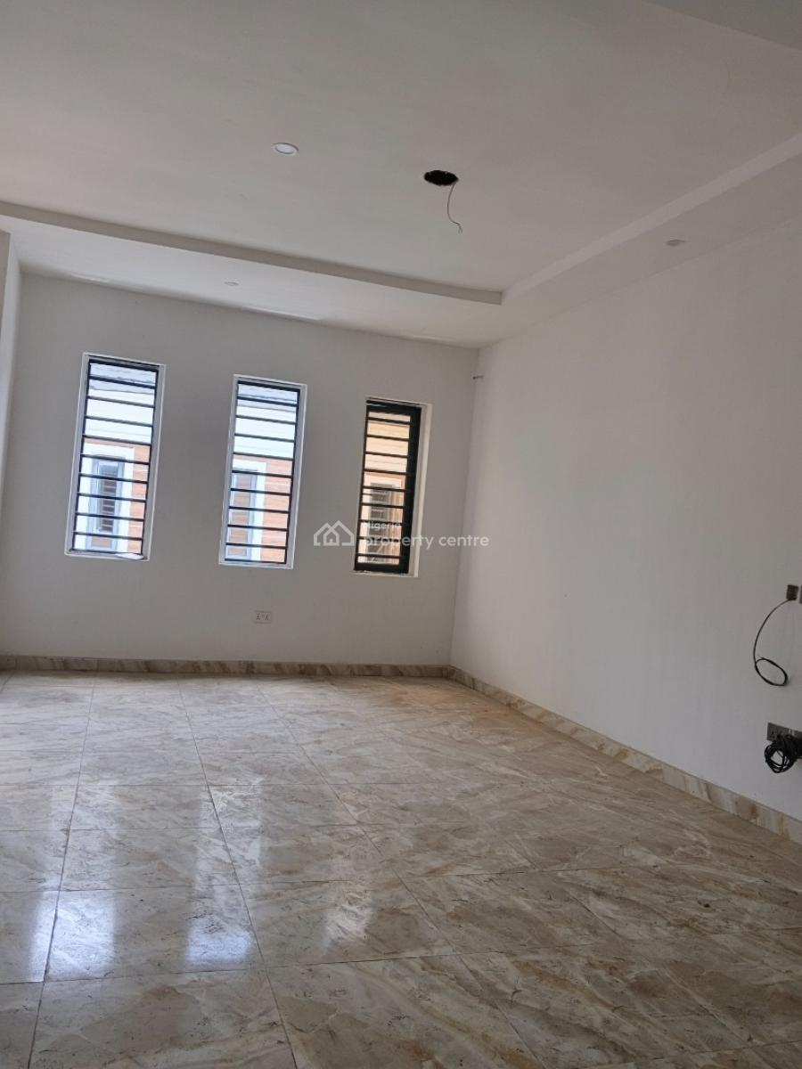 Distress 4bedroom Semi Detached Duplex with Bq, Vgc, Lekki, Lagos, Semi-detached Duplex for Sale