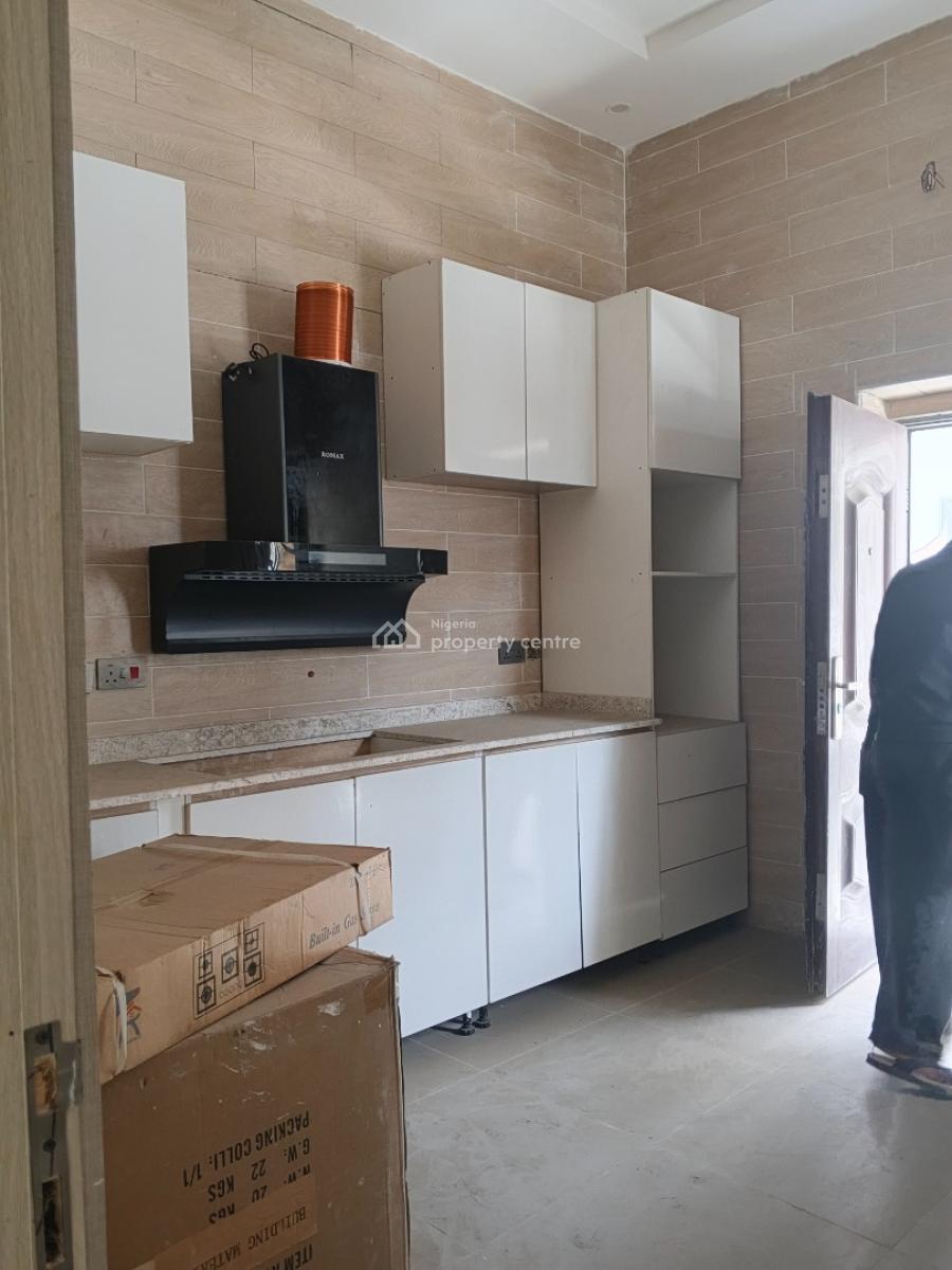 Distress 4bedroom Semi Detached Duplex with Bq, Vgc, Lekki, Lagos, Semi-detached Duplex for Sale