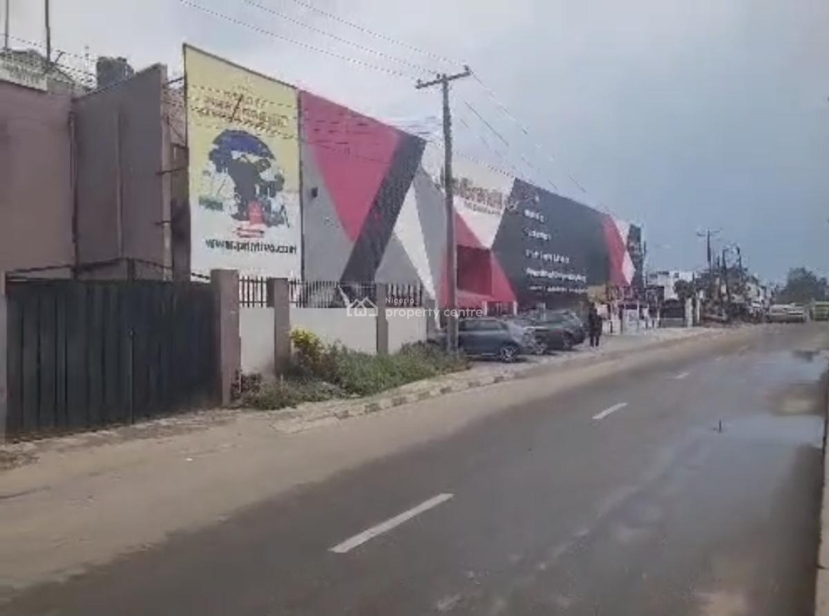 Commercial Building Comprises of Many Office Spaces at a Corner-piece, Along Ikorodu Road Palmgrove, Palmgrove, Ilupeju, Lagos, Commercial Property for Sale