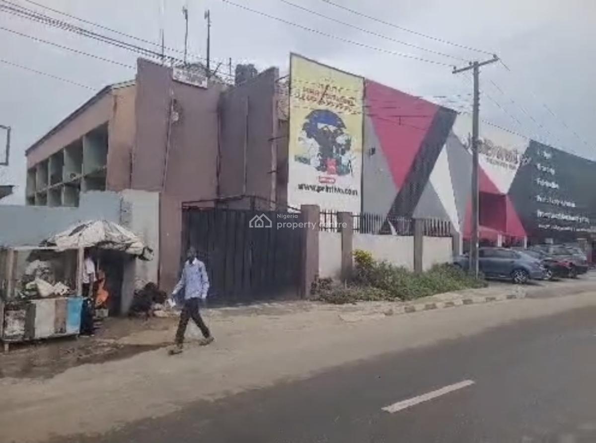 Commercial Building Comprises of Many Office Spaces at a Corner-piece, Along Ikorodu Road Palmgrove, Palmgrove, Ilupeju, Lagos, Commercial Property for Sale