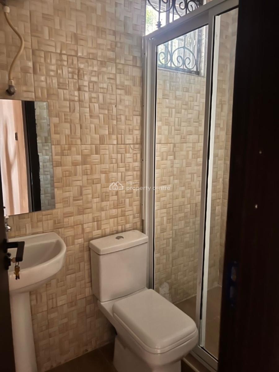 Spacious 3 Bedroom Flat, Okupe Estate, Maryland, Ikeja, Maryland, Lagos, Flat / Apartment for Rent