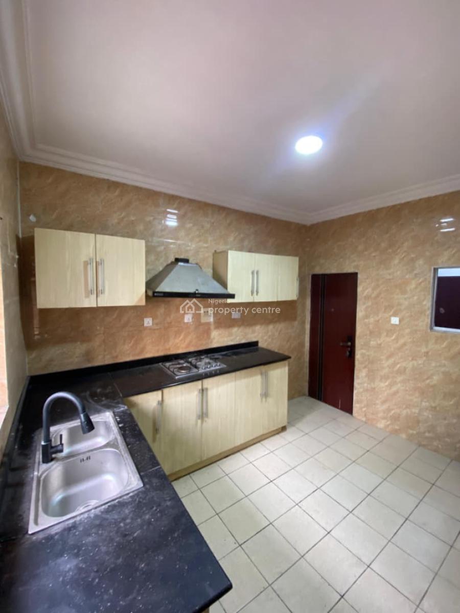 Standard 2 Bedroom Apartment  (upstairs), Chevron, Lekki, Lagos, Flat / Apartment for Rent