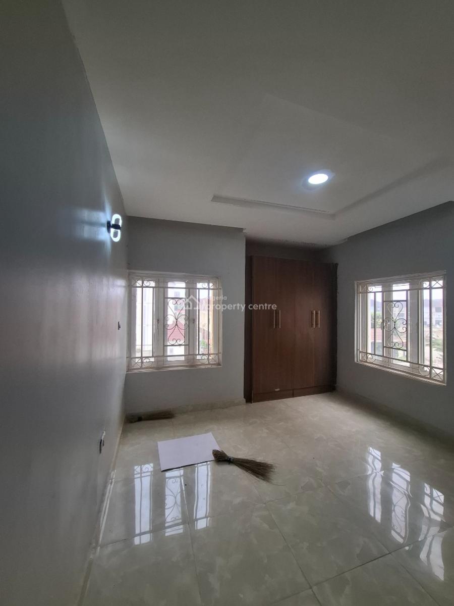 Standard 3 Bedroom Apartment with Bq, Guzape District, Abuja, Flat / Apartment for Rent