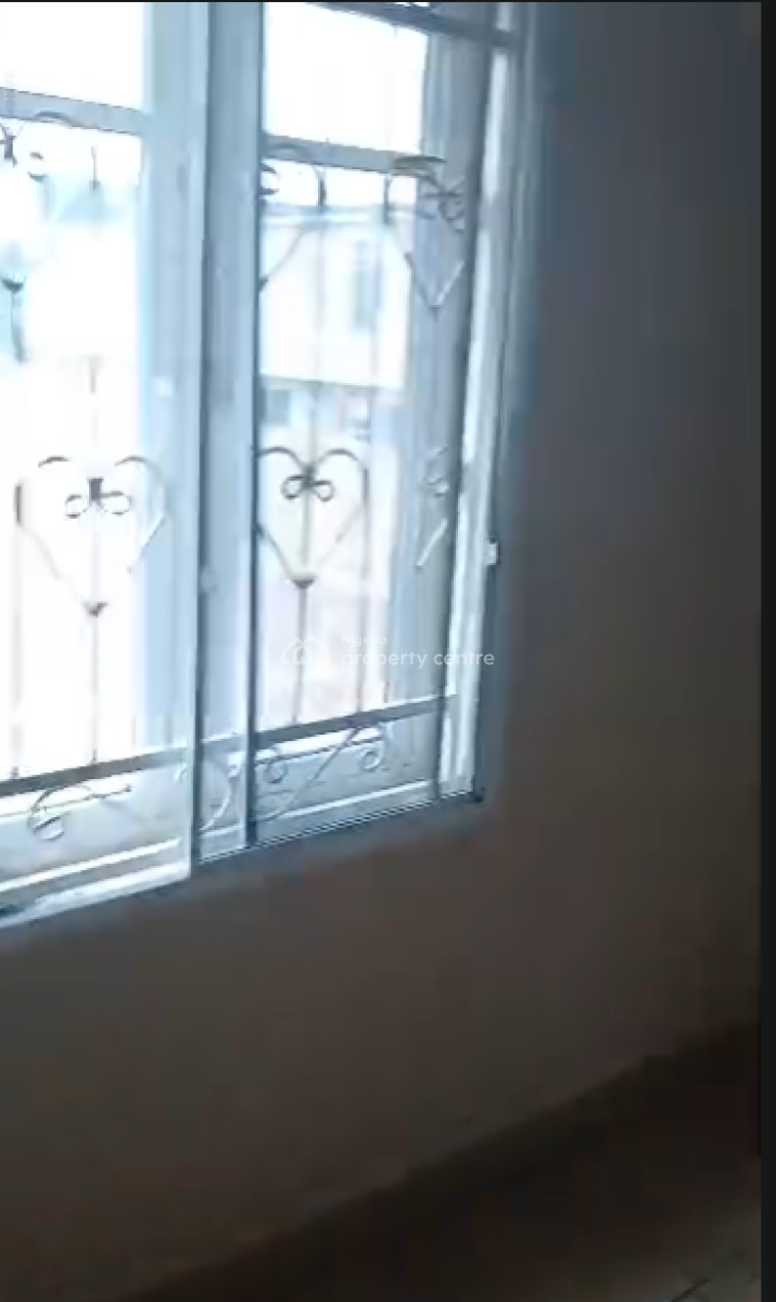 Executive Room Upstairs, Lekki Scheme 2 Estate, Abraham Adesanya, Lekki Phase 2, Lekki, Lagos, Flat / Apartment for Rent