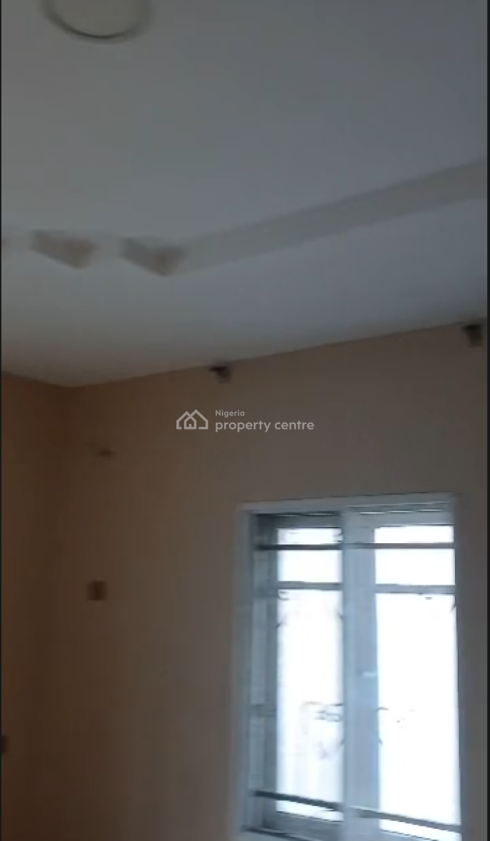 Executive Room Upstairs, Lekki Scheme 2 Estate, Abraham Adesanya, Lekki Phase 2, Lekki, Lagos, Flat / Apartment for Rent