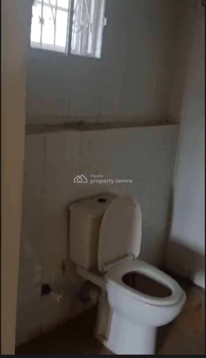 Executive Room Upstairs, Lekki Scheme 2 Estate, Abraham Adesanya, Lekki Phase 2, Lekki, Lagos, Flat / Apartment for Rent