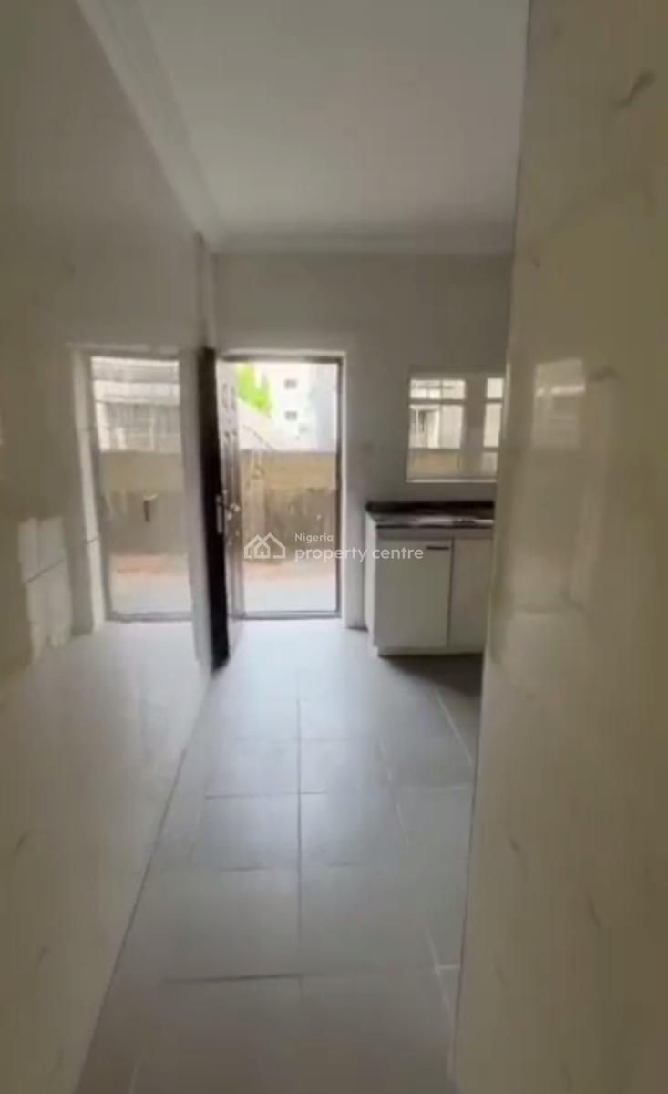 Vacant Spacious Three (3) Bedroom Apartment, Adekunle, Yaba, Lagos, Flat / Apartment for Sale