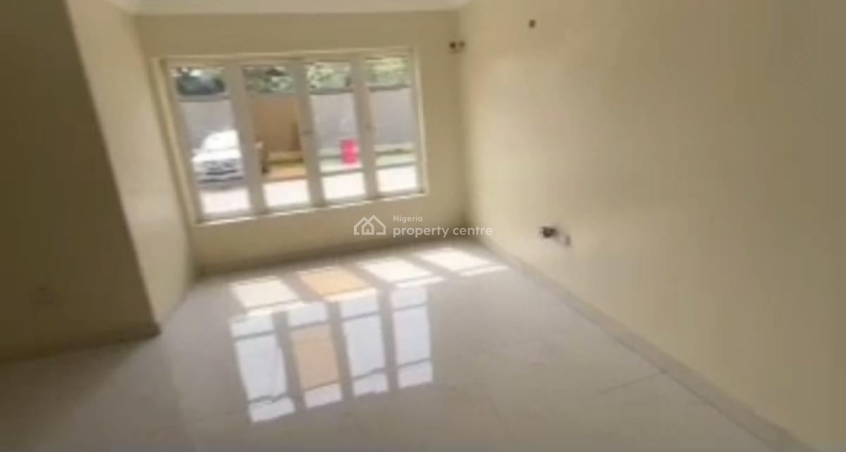 Vacant Spacious Three (3) Bedroom Apartment, Adekunle, Yaba, Lagos, Flat / Apartment for Sale