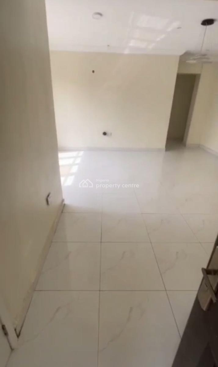 Vacant Spacious Three (3) Bedroom Apartment, Adekunle, Yaba, Lagos, Flat / Apartment for Sale
