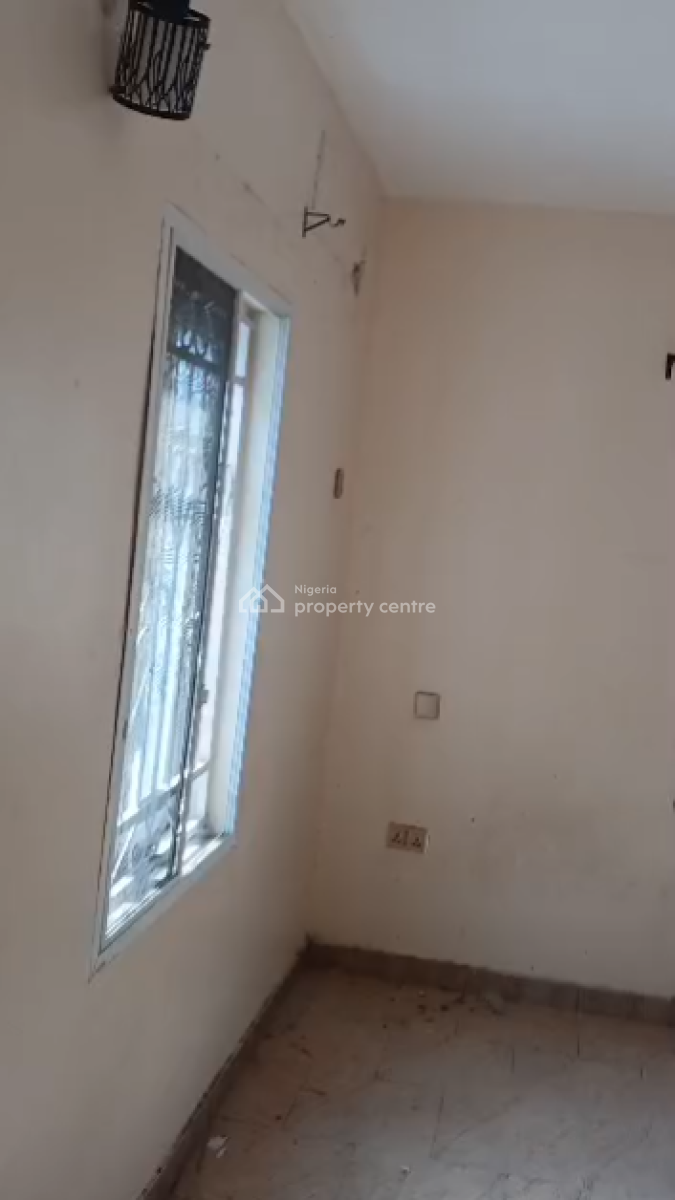 Executive Room Upstairs, Lekki Scheme 2 Estate, Abraham Adesanya, Lekki Phase 2, Lekki, Lagos, Flat / Apartment for Rent