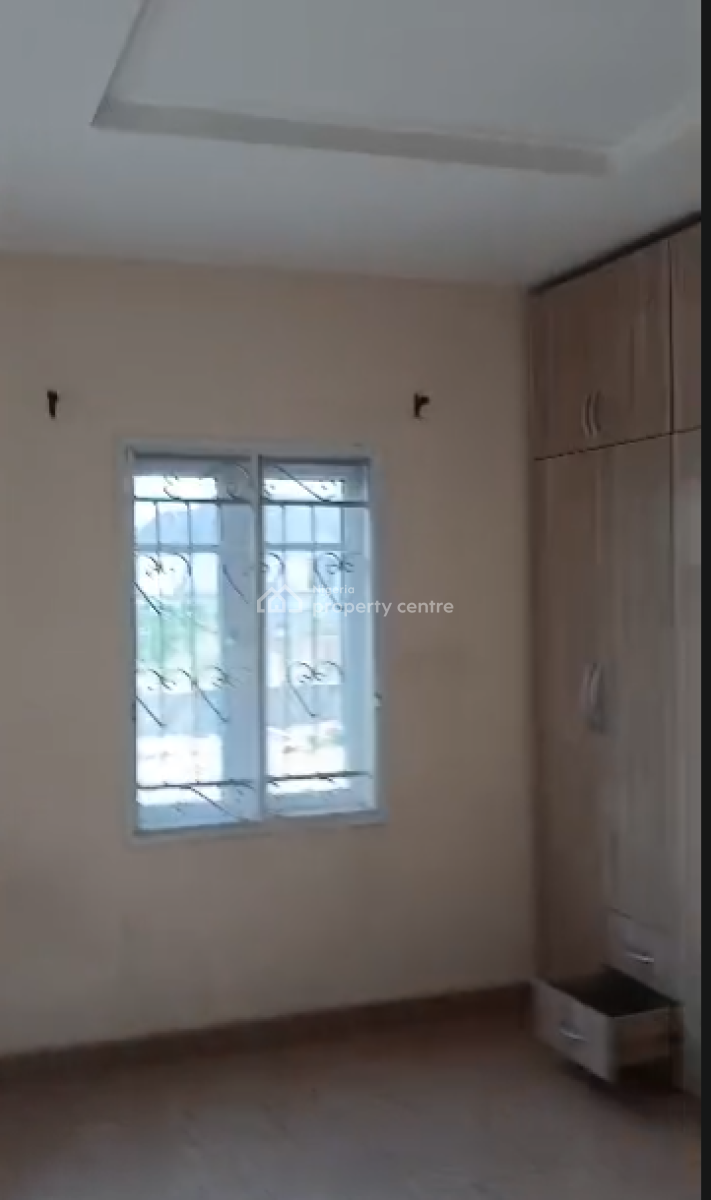 Executive Room Upstairs, Lekki Scheme 2 Estate, Abraham Adesanya, Lekki Phase 2, Lekki, Lagos, Flat / Apartment for Rent